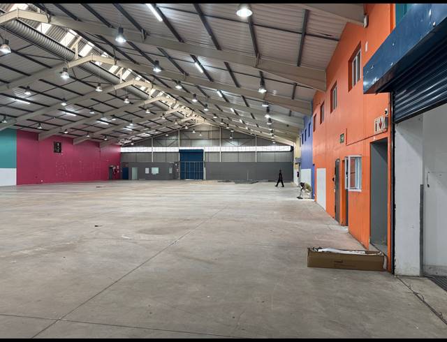 4,000M² WAREHOUSE TO LET IN UMHLALI
